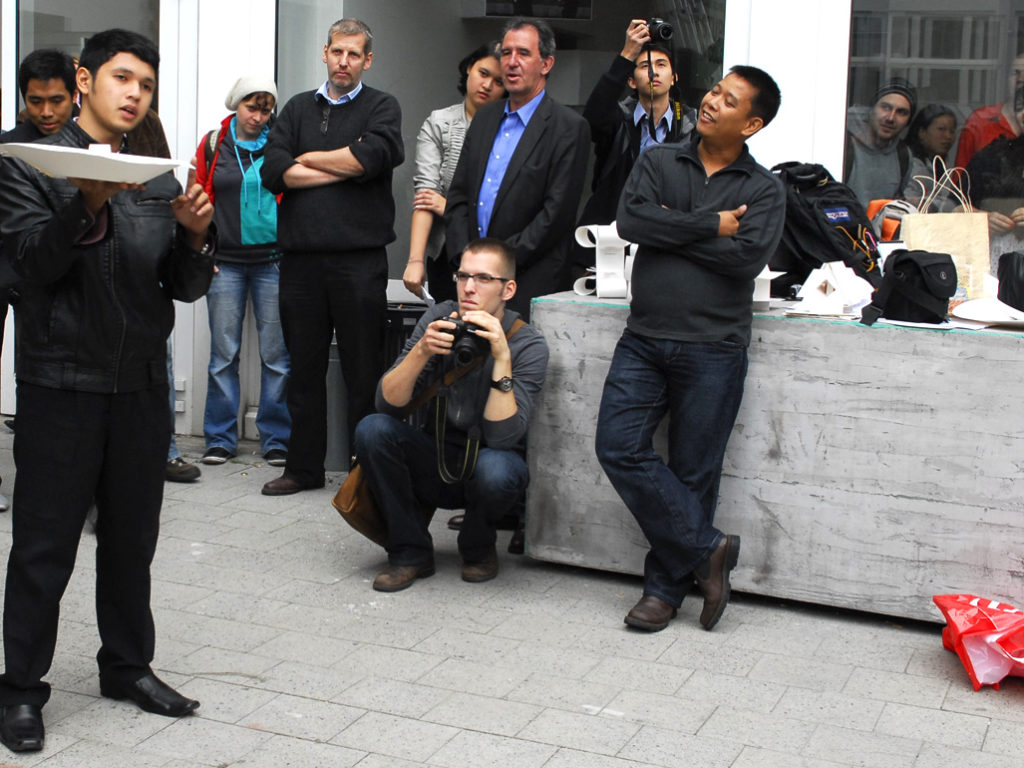 Herausfordernde Projektaufgabe für Studierende: Eier fliegend und heil zu Boden bringen