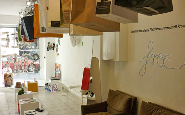 »Free Stuff« Ausstellung im KISD Shop