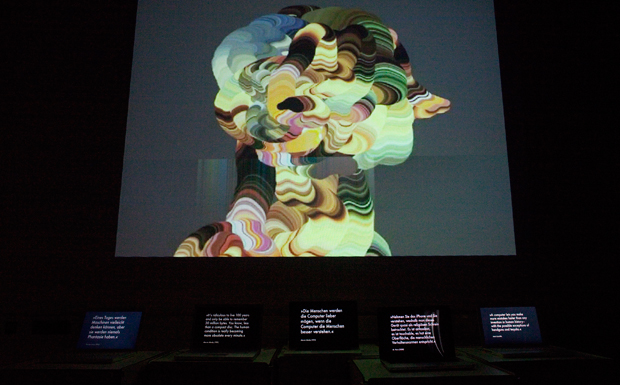 Digital modifizierte Geräusche und vorgelesene Programmiersprachen