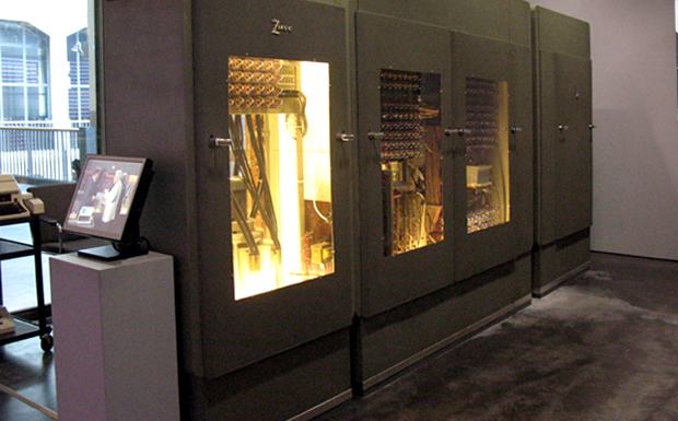 Die Z 22 von Konrad Zuse aus dem Jahr 1958, heute im ZKM Karlsruhe zu sehen