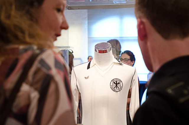 Beim Trikot zur EM-Endrunde 1980 kam es erstmals zu einem »Facelifting«