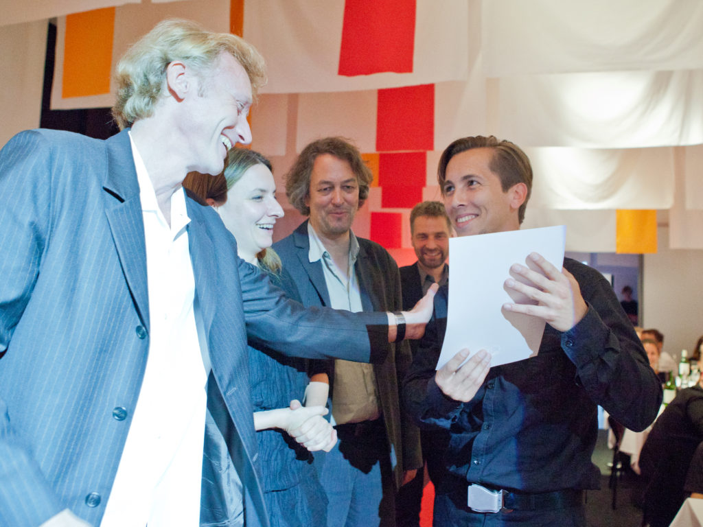 Verleihung der Urkunden …