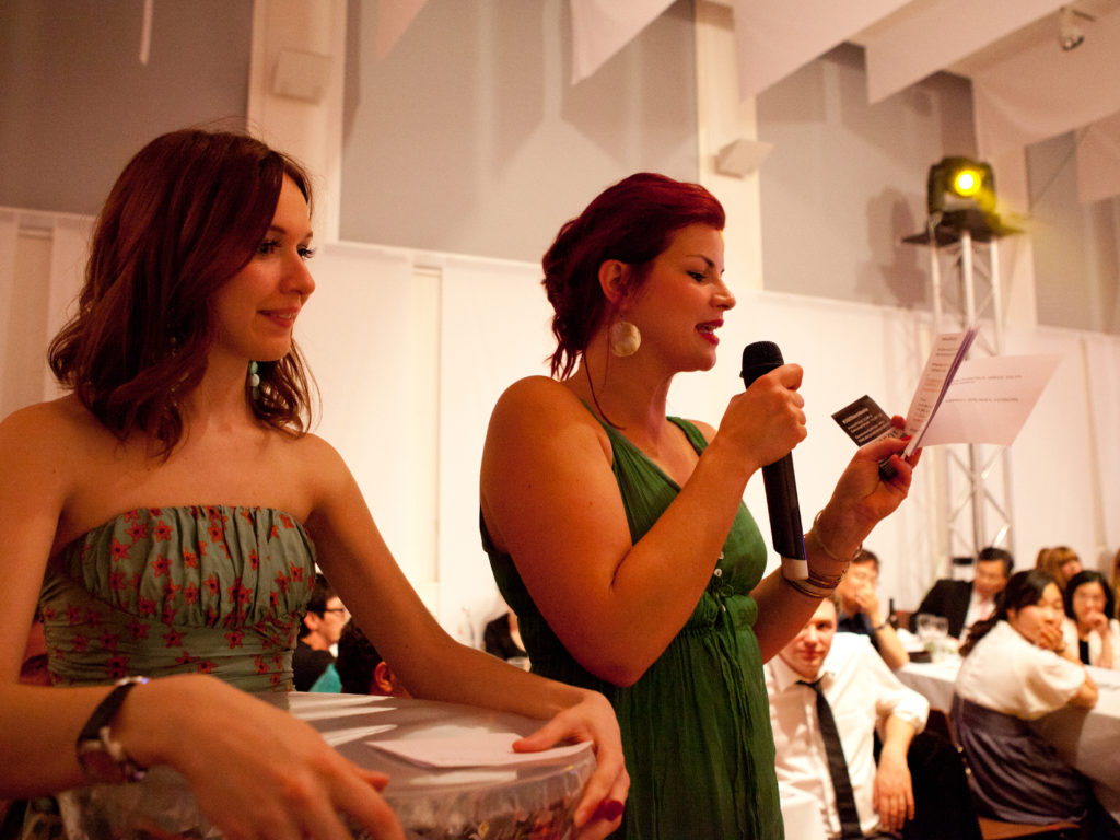 5 Stunden Eloquenz, Charme und Esprit: die Moderatorinnen des Abends …