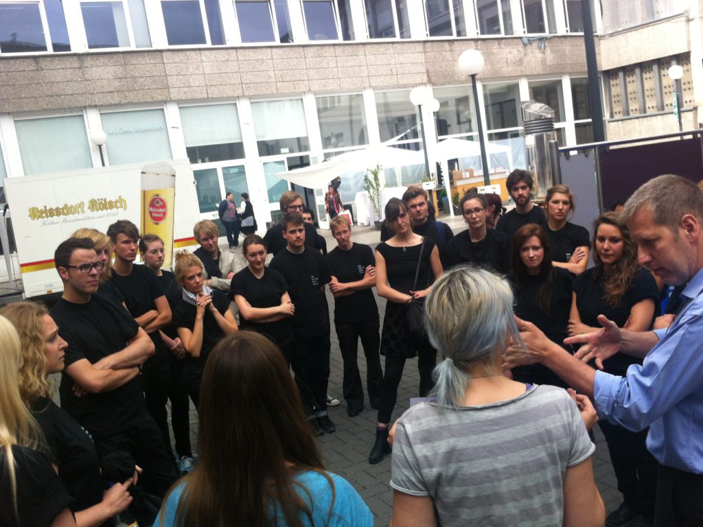 letzte Instruktionen für das Serviceteam …