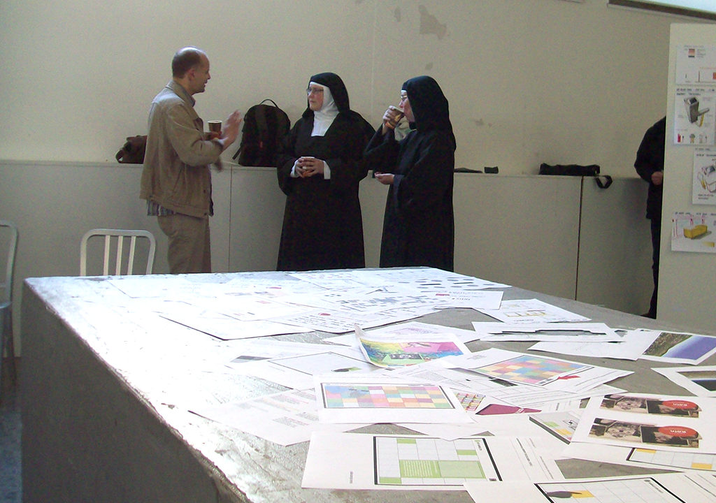 Richard Jungkunz im Gespräch mit den Schwestern