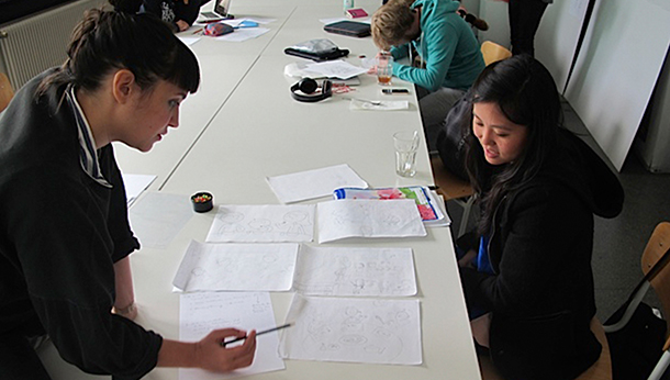 Sharmila Benerjee während der Projektbesprechung