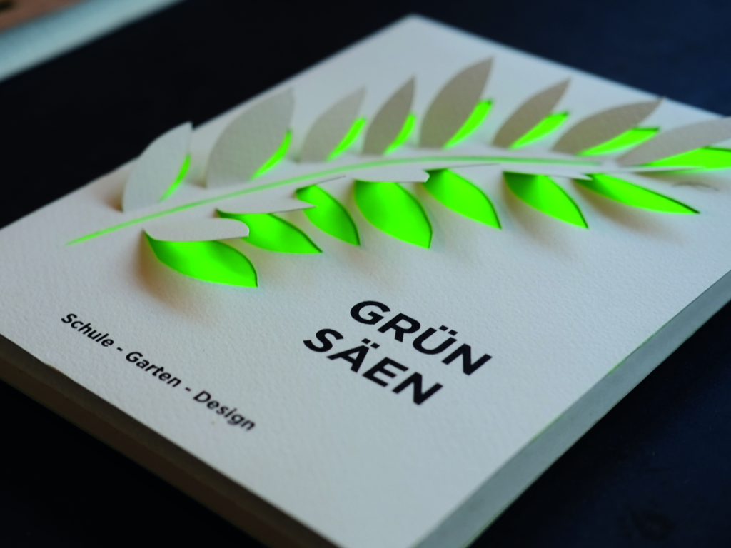 Cover with a flexible leaf structure, Julia Sowada; Photo: © Christian Weeke