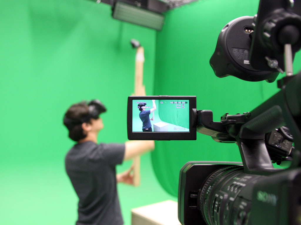 Phygital Interactions: virtual reality research