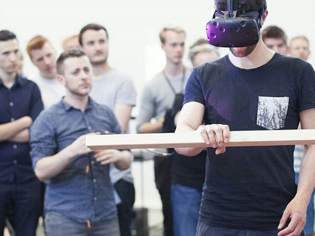 Phygital Interactions: virtual reality research