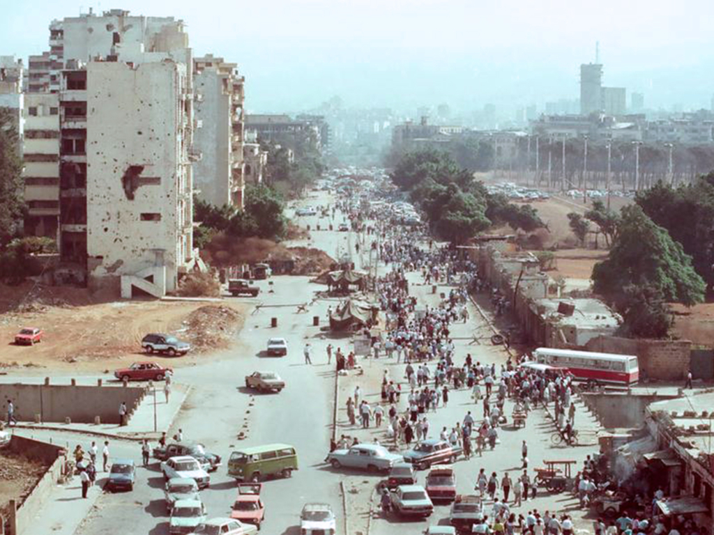 Checkpoint on the »Green Line« during Lebanon's 1975- 1990 civil war, Beirut, 1989, Photo: Aziz Taher