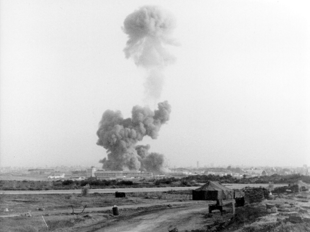 Explosion of the Marine Corps building, Beirut, 1983, Photo: USMC 